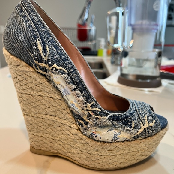 Beautiful Gianmarco Lorenzi denim and lace wedges - Picture 3 of 9